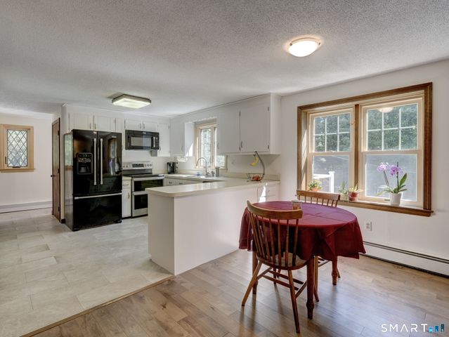 12 School House Hill, Burlington, CT 06013