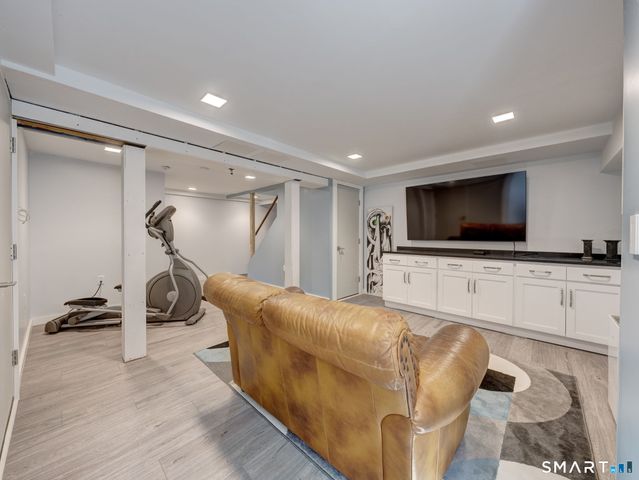 12 School House Hill, Burlington, CT 06013