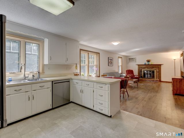 12 School House Hill, Burlington, CT 06013