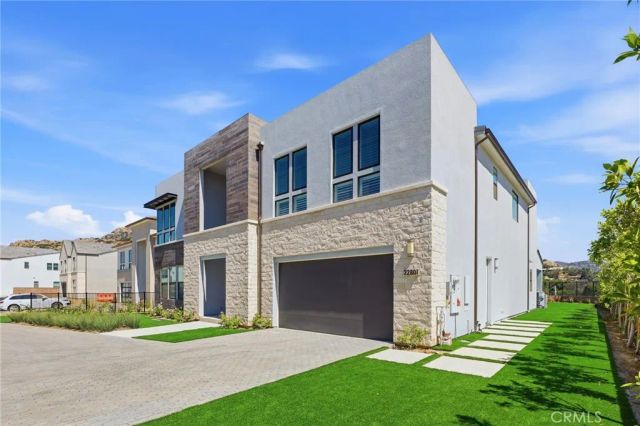 22801 Seaqua Circle, Chatsworth, CA 91311