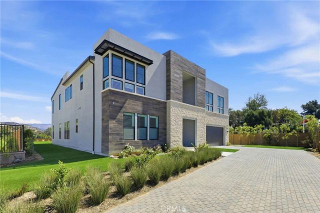 22801 Seaqua Circle, Chatsworth, CA 91311
