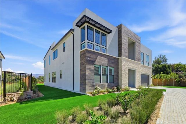 22801 Seaqua Circle, Chatsworth, CA 91311