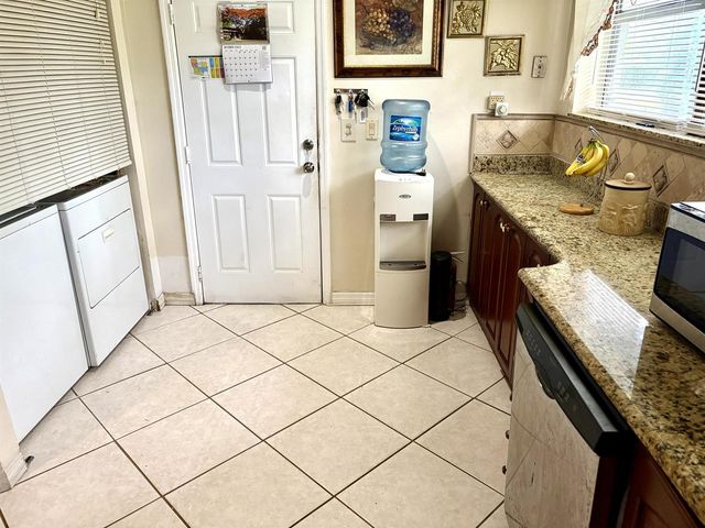 6940 NW 14th Court NW, Plantation, FL 33313