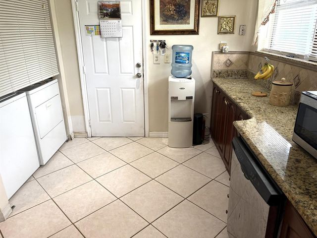 6940 NW 14th Court NW, Plantation, FL 33313
