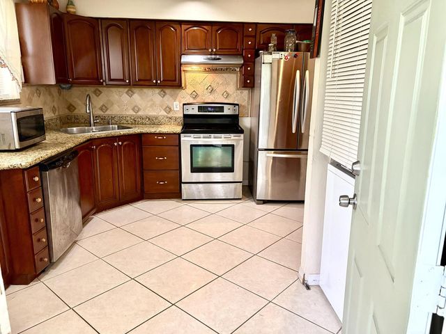 6940 NW 14th Court NW, Plantation, FL 33313