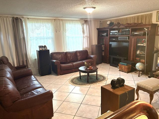 6940 NW 14th Court NW, Plantation, FL 33313
