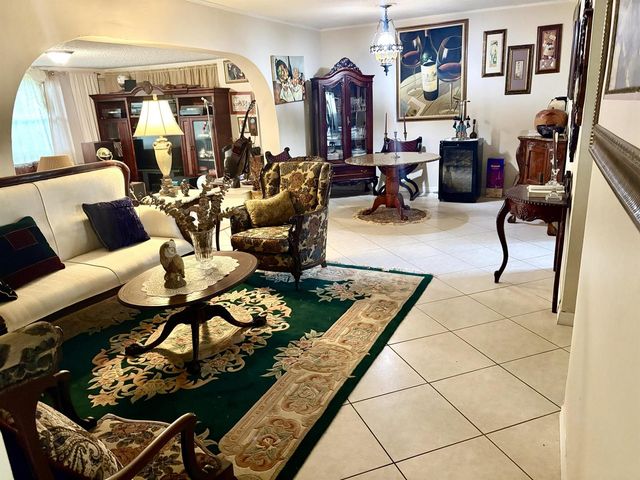 6940 NW 14th Court NW, Plantation, FL 33313