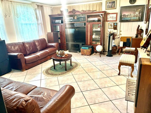 6940 NW 14th Court NW, Plantation, FL 33313