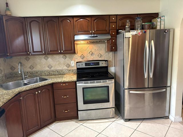 6940 NW 14th Court NW, Plantation, FL 33313