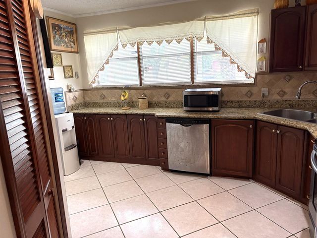 6940 NW 14th Court NW, Plantation, FL 33313