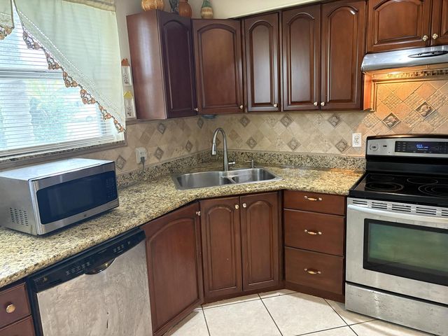 6940 NW 14th Court NW, Plantation, FL 33313