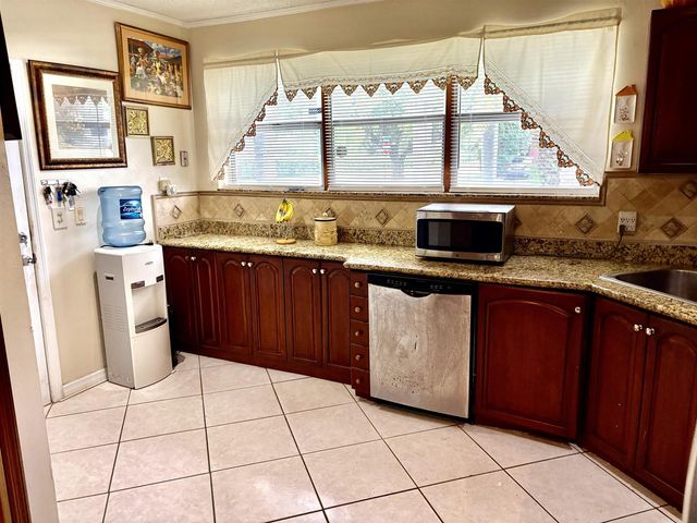 6940 NW 14th Court NW, Plantation, FL 33313