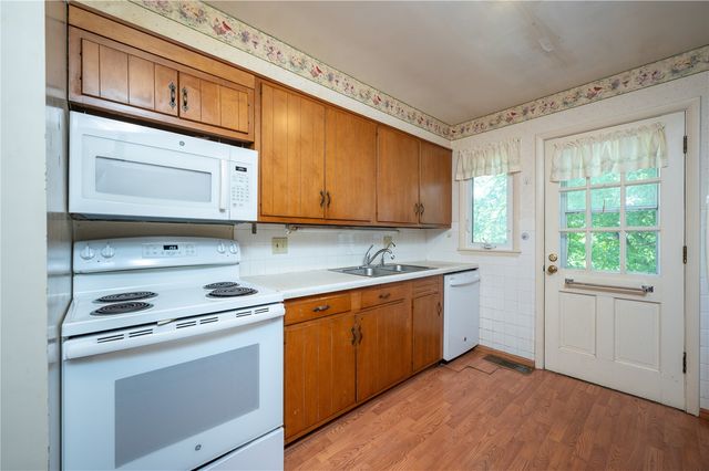 4400 Indian Creek Road, Marion, IA 52302