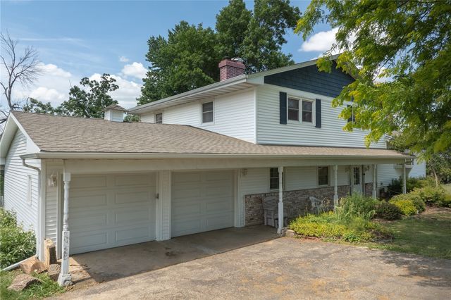 4400 Indian Creek Road, Marion, IA 52302