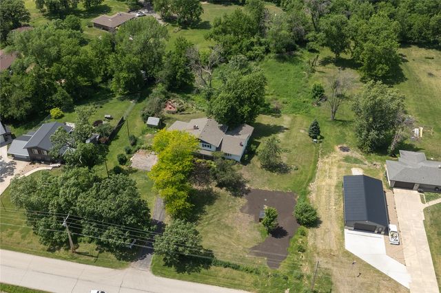 4400 Indian Creek Road, Marion, IA 52302