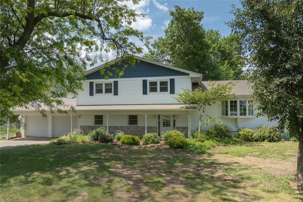 4400 Indian Creek Road, Marion, IA 52302
