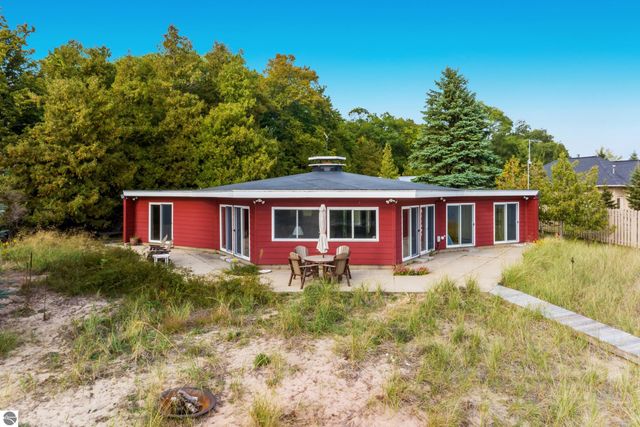 16560 Starke Road, Arcadia, MI 49613