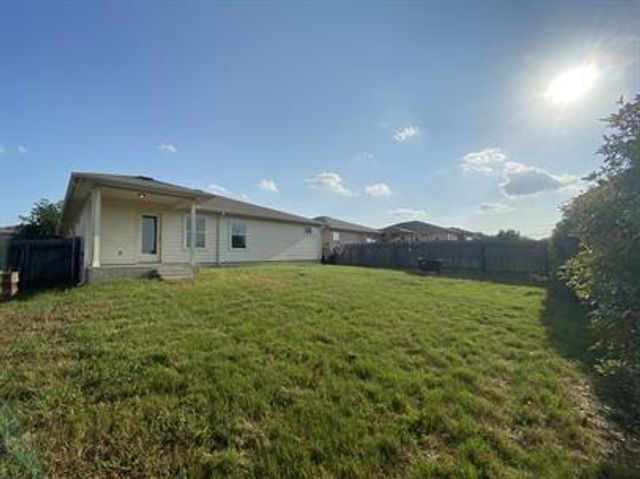107 Lavaca LOOP, Hutto, TX 78634