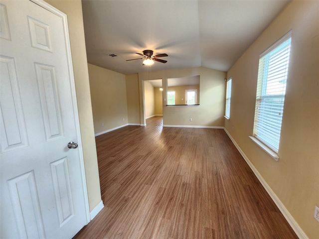 107 Lavaca LOOP, Hutto, TX 78634