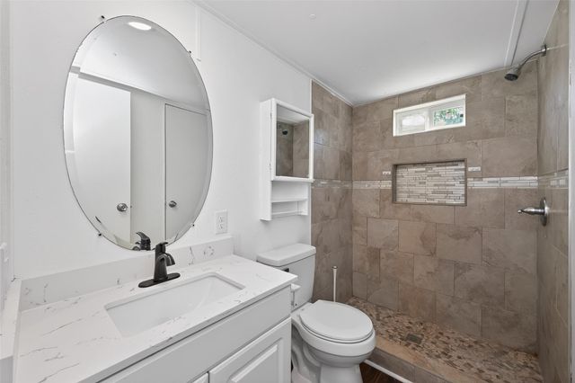 208 Yaupon Hbr, Onalaska, TX 77494