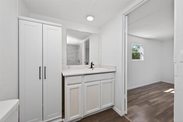 208 Yaupon Hbr, Onalaska, TX 77494