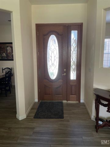 10011 Rosebud Avenue, Bakersfield, CA 93331