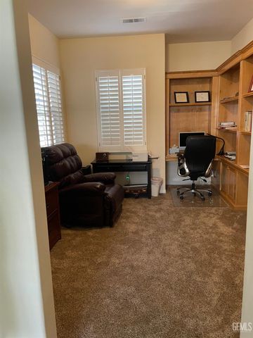 10011 Rosebud Avenue, Bakersfield, CA 93331