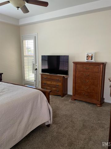 10011 Rosebud Avenue, Bakersfield, CA 93331
