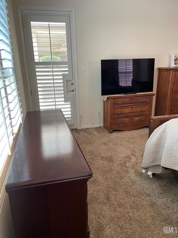 10011 Rosebud Avenue, Bakersfield, CA 93331