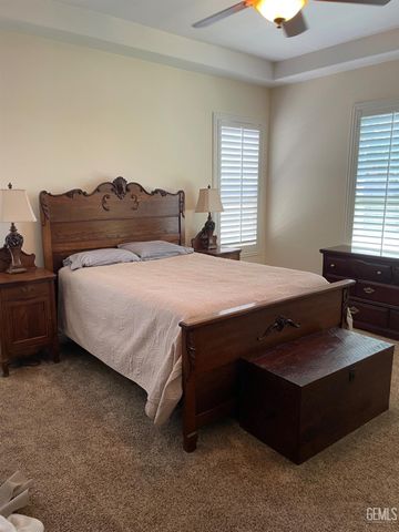10011 Rosebud Avenue, Bakersfield, CA 93331