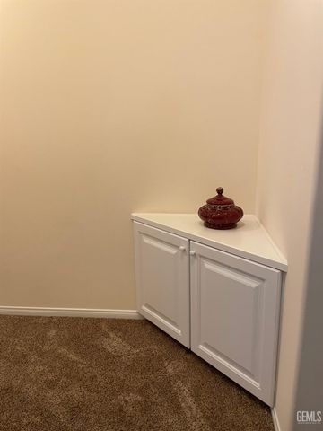 10011 Rosebud Avenue, Bakersfield, CA 93331