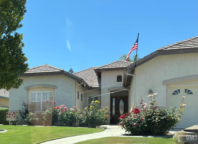 10011 Rosebud Avenue, Bakersfield, CA 93331