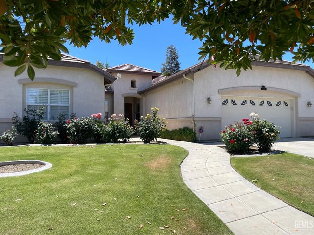 10011 Rosebud Avenue, Bakersfield, CA 93331