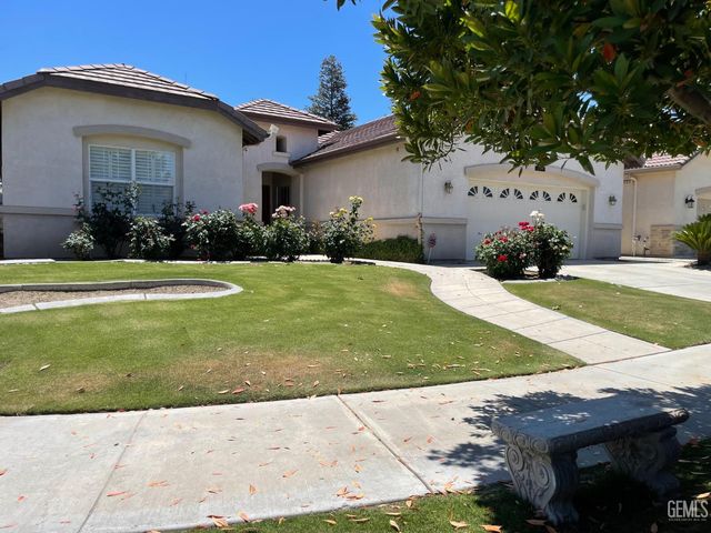 10011 Rosebud Avenue, Bakersfield, CA 93331
