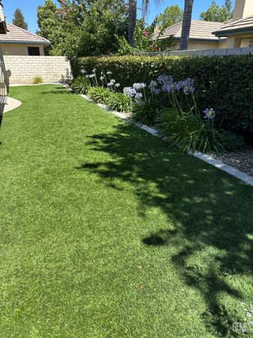 10011 Rosebud Avenue, Bakersfield, CA 93331