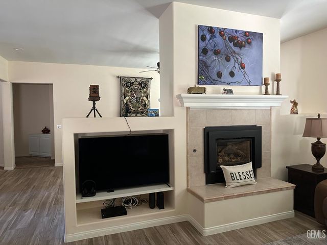 10011 Rosebud Avenue, Bakersfield, CA 93331