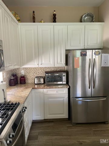 10011 Rosebud Avenue, Bakersfield, CA 93331