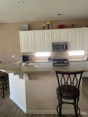 10011 Rosebud Avenue, Bakersfield, CA 93331