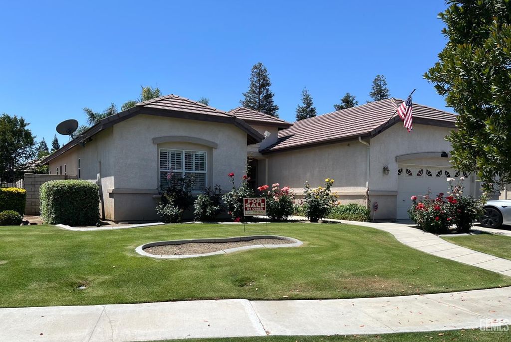 10011 Rosebud Avenue, Bakersfield, CA 93331