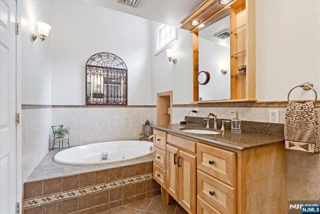15 Oak Street, Hillsdale, NJ 07642