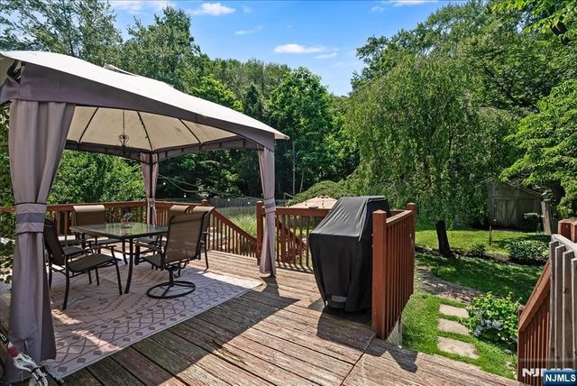 15 Oak Street, Hillsdale, NJ 07642