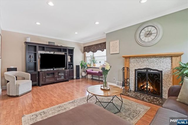 15 Oak Street, Hillsdale, NJ 07642