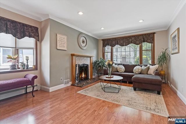 15 Oak Street, Hillsdale, NJ 07642
