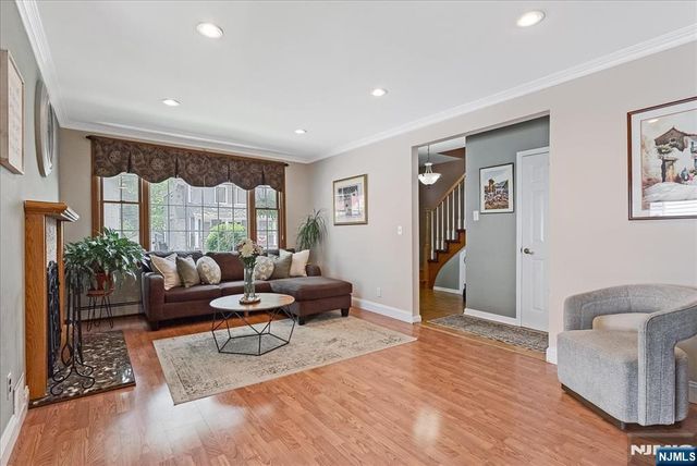 15 Oak Street, Hillsdale, NJ 07642