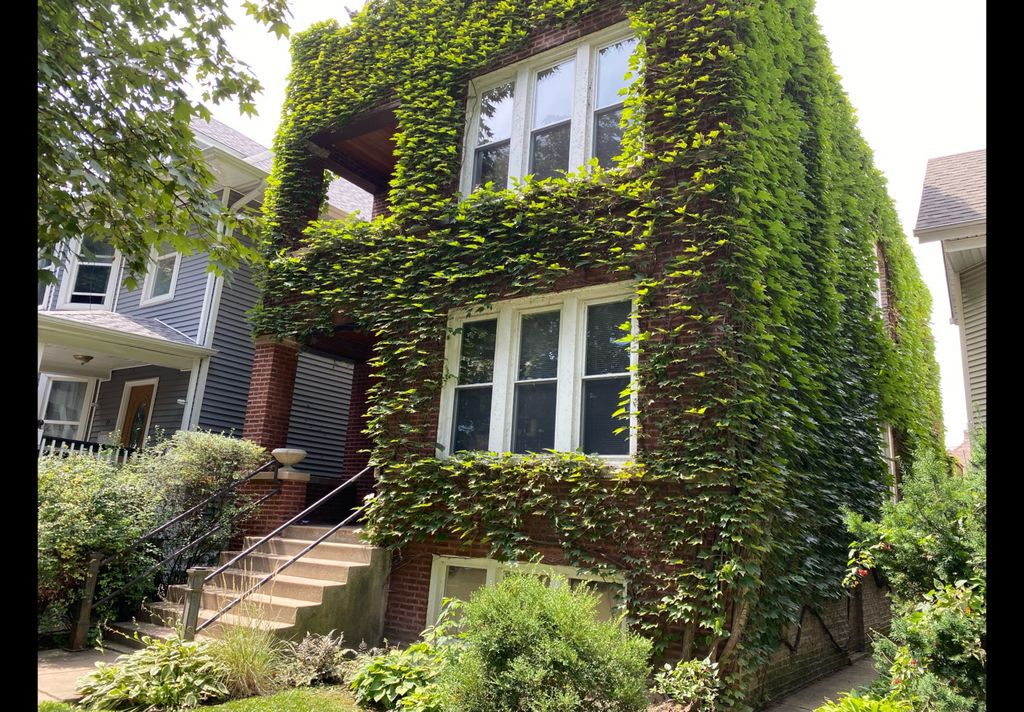Image 1 of property listing at 4430 N Spaulding Avenue, Chicago, IL 60625