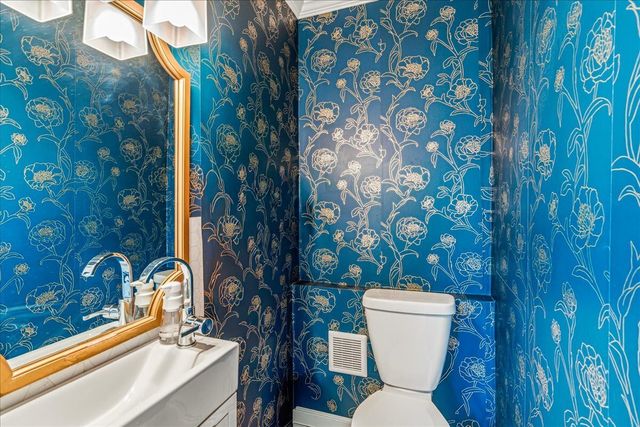 67-100 Dartmouth Street, New York City, NY 11375