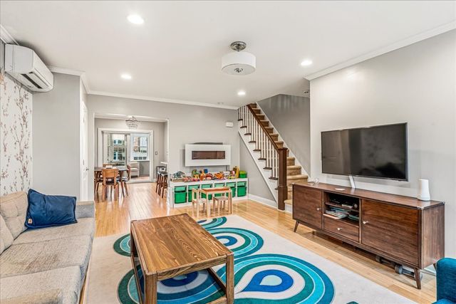 67-100 Dartmouth Street, New York City, NY 11375