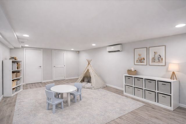 67-100 Dartmouth Street, New York City, NY 11375