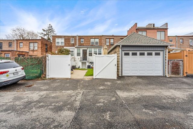 67-100 Dartmouth Street, New York City, NY 11375