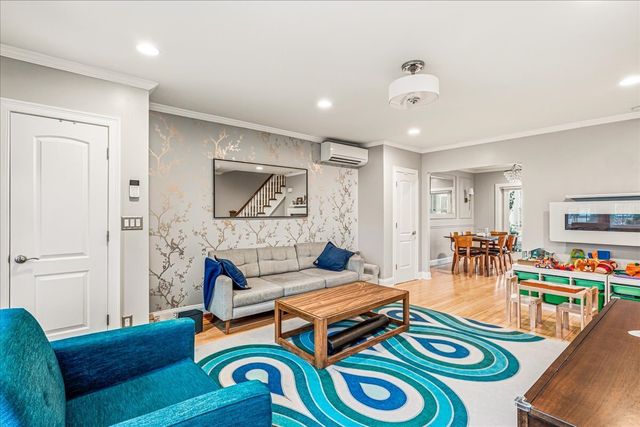 67-100 Dartmouth Street, New York City, NY 11375